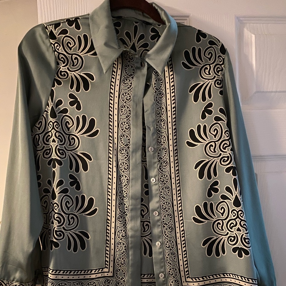 Elegant Zara Black and Green Patterned Blouse